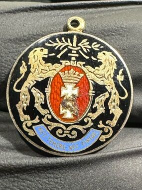 Vtg: 800 (Congenital Sterling) Coat of Arms Pendant